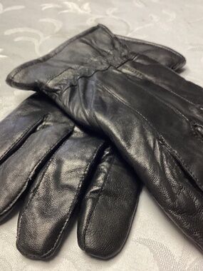 MENS lined leather gloves. See size in pics